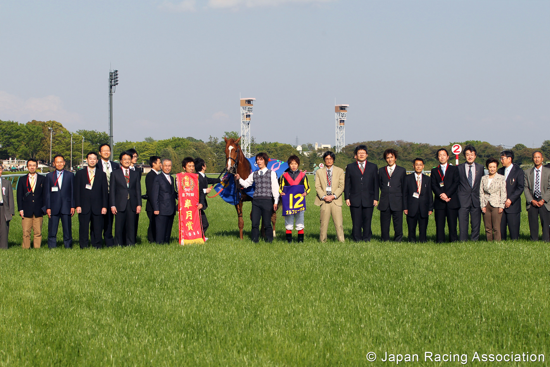 [孫] オルフェーヴルが皐月賞(GI)を制する © JRA