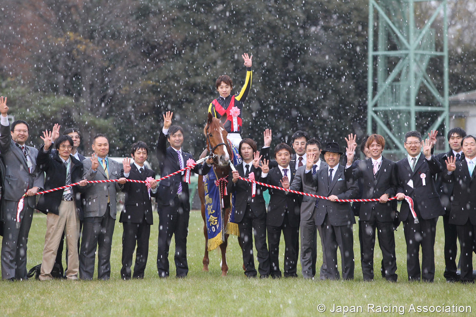 オルフェーヴルが有馬記念を制覇。4冠で2011年を締めくくる © JRA
