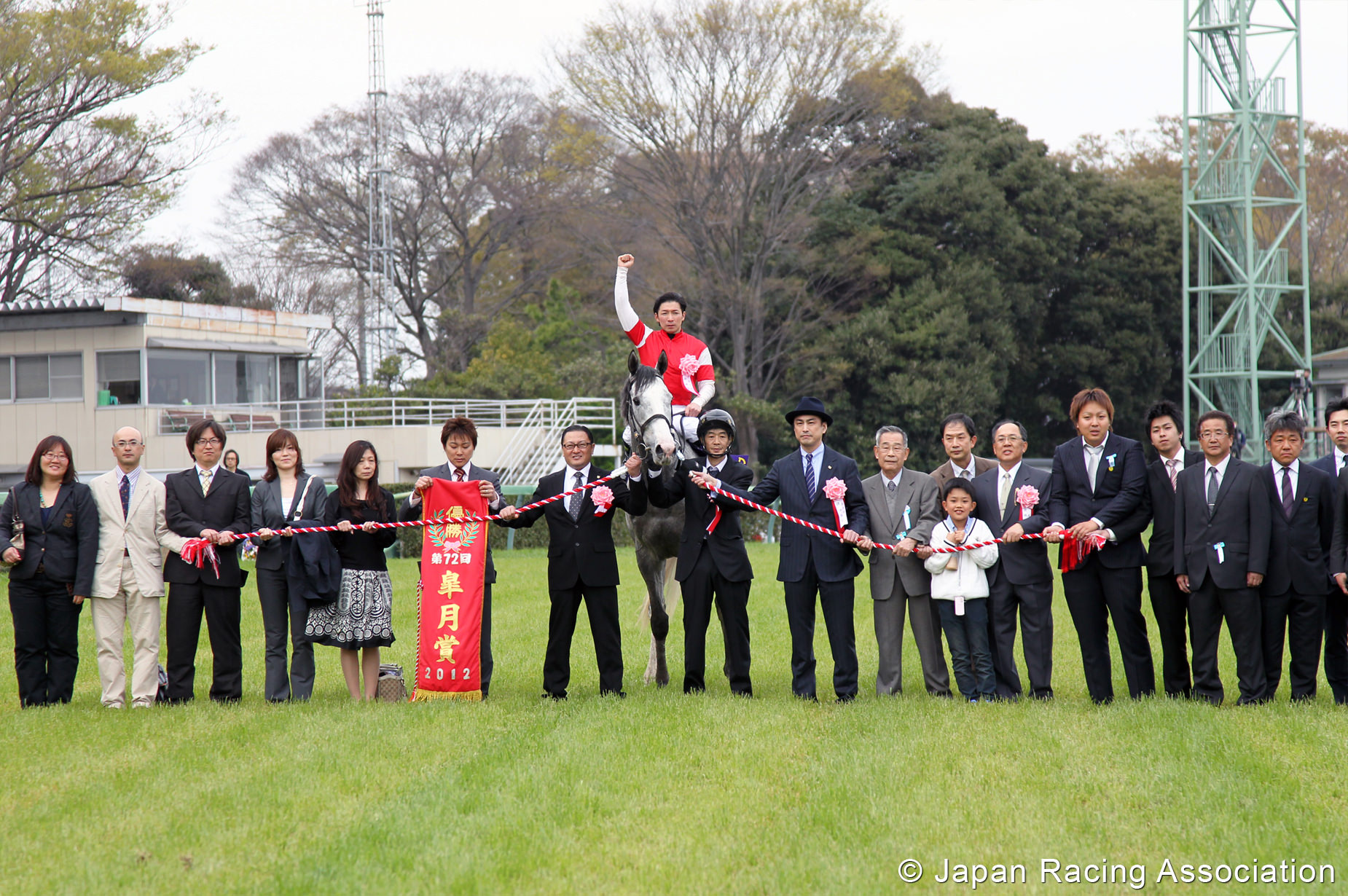 ゴールドシップが皐月賞(GI)を制し、2年連続でマック血脈がクラシックタイトルをゲット © JRA