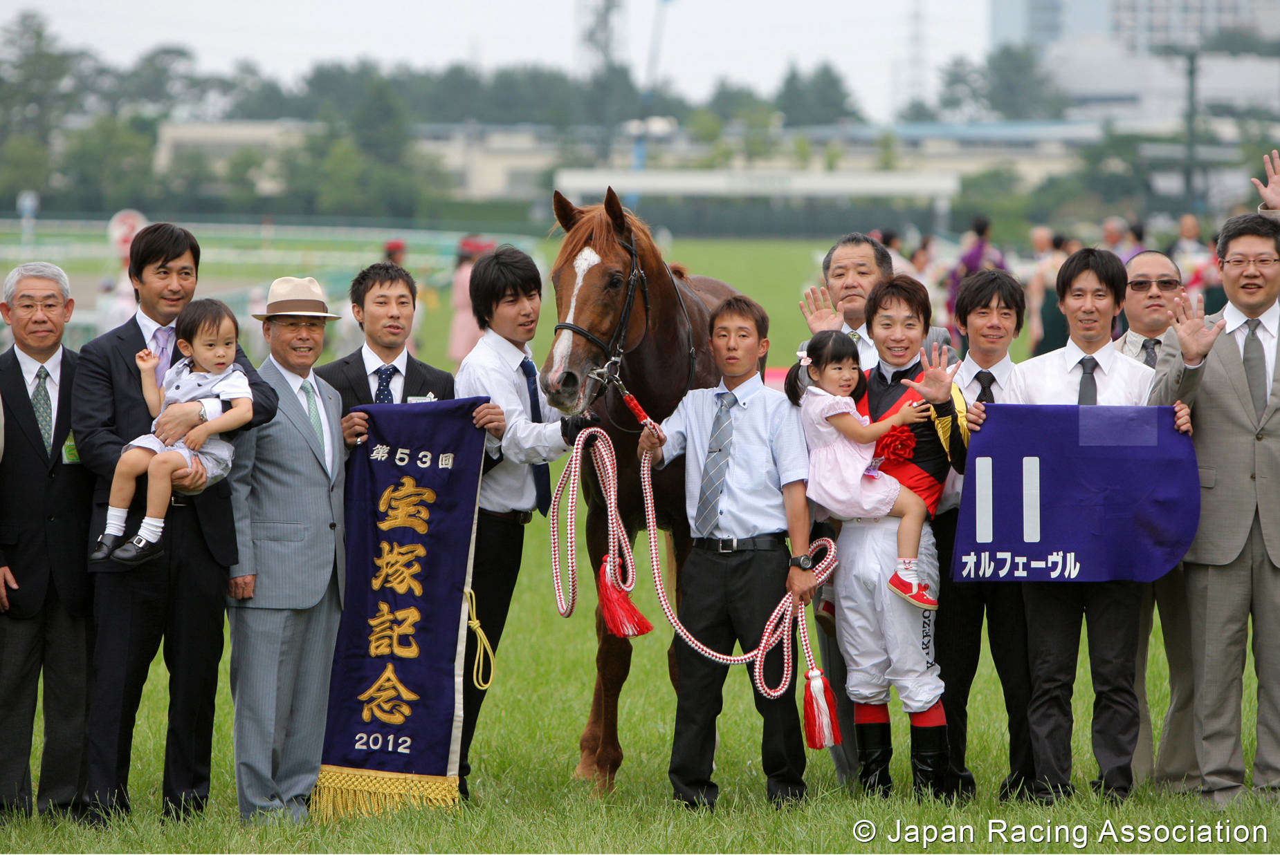 オルフェーヴルが宝塚記念(GI)を制覇 © JRA