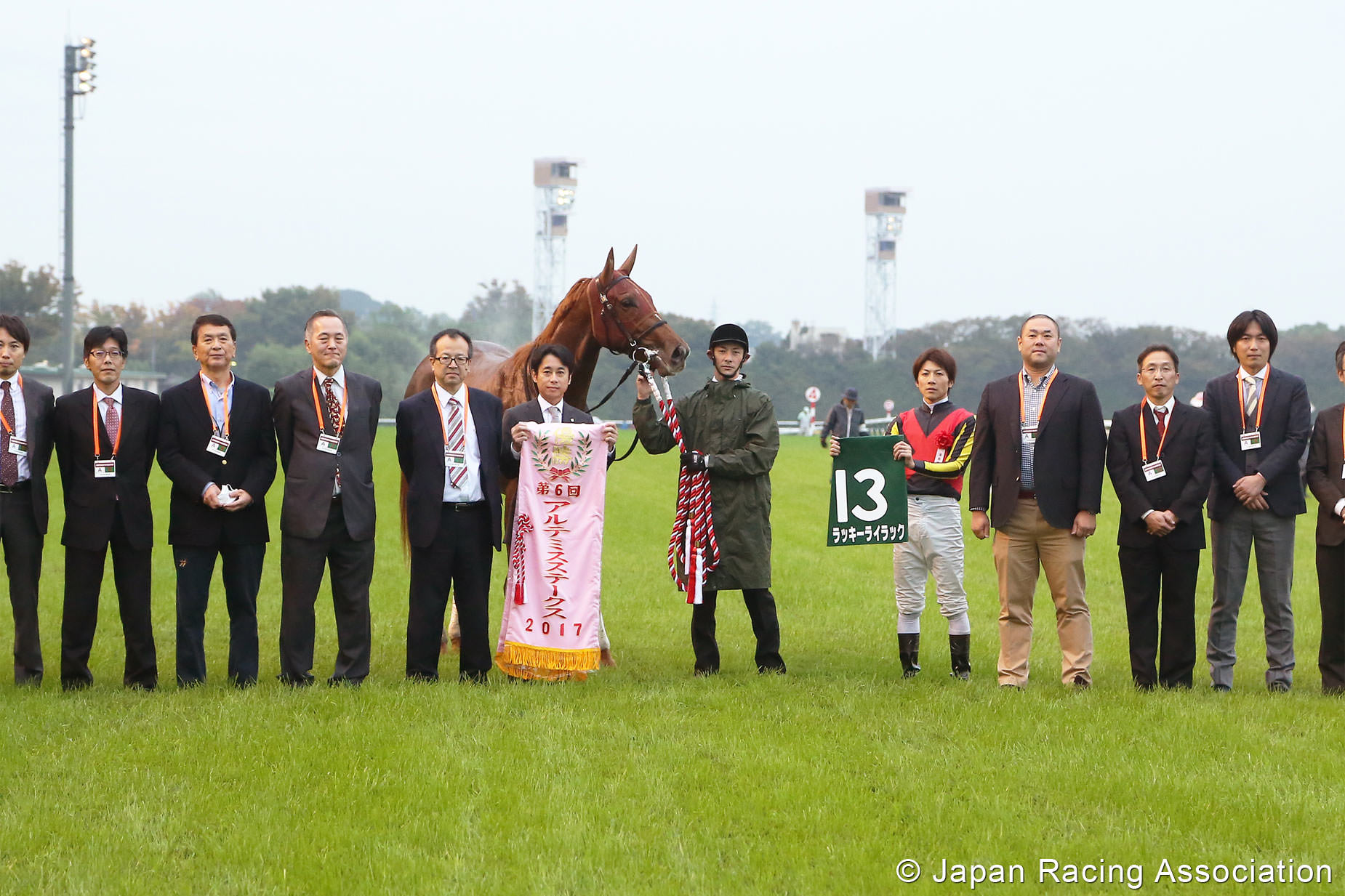 ラッキーライラックが力強く差し切り重賞制覇 © JRA