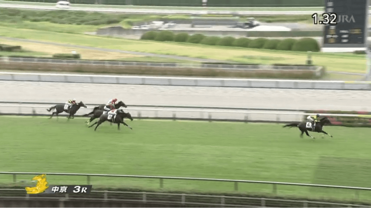 アンドゥーリル（母アンドラステ　母の父オルフェーヴル）が大外を突き抜け楽勝で初勝利